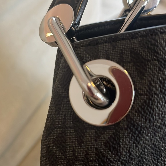 Pre Loved Michael Kors Auth Monogram Canvas and Leather - Picture 7 of 14